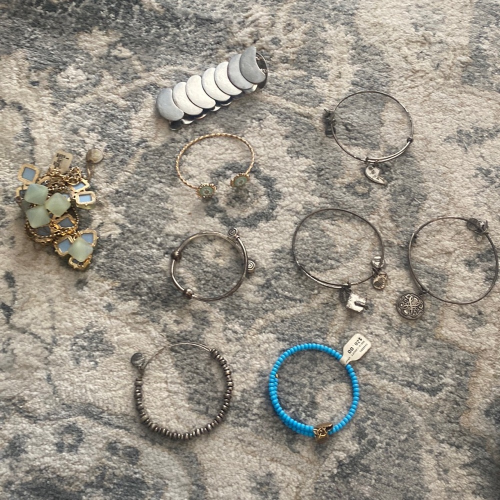 Miscellaneous Braceletes